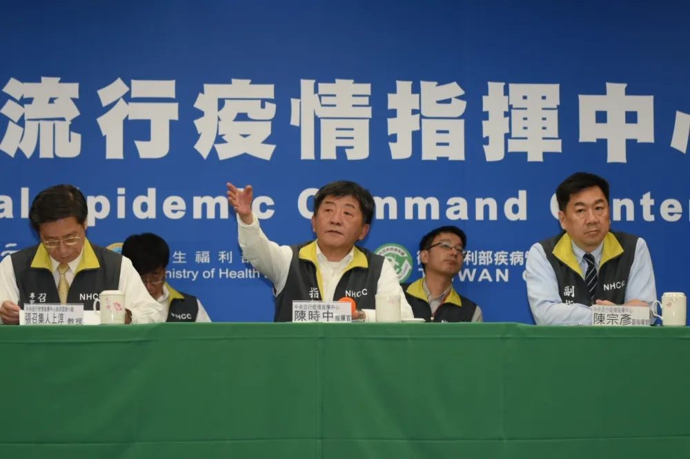 【湖北包機晚上返台】13名醫護隨行　陳時中強調成功主因「雙方都有心」