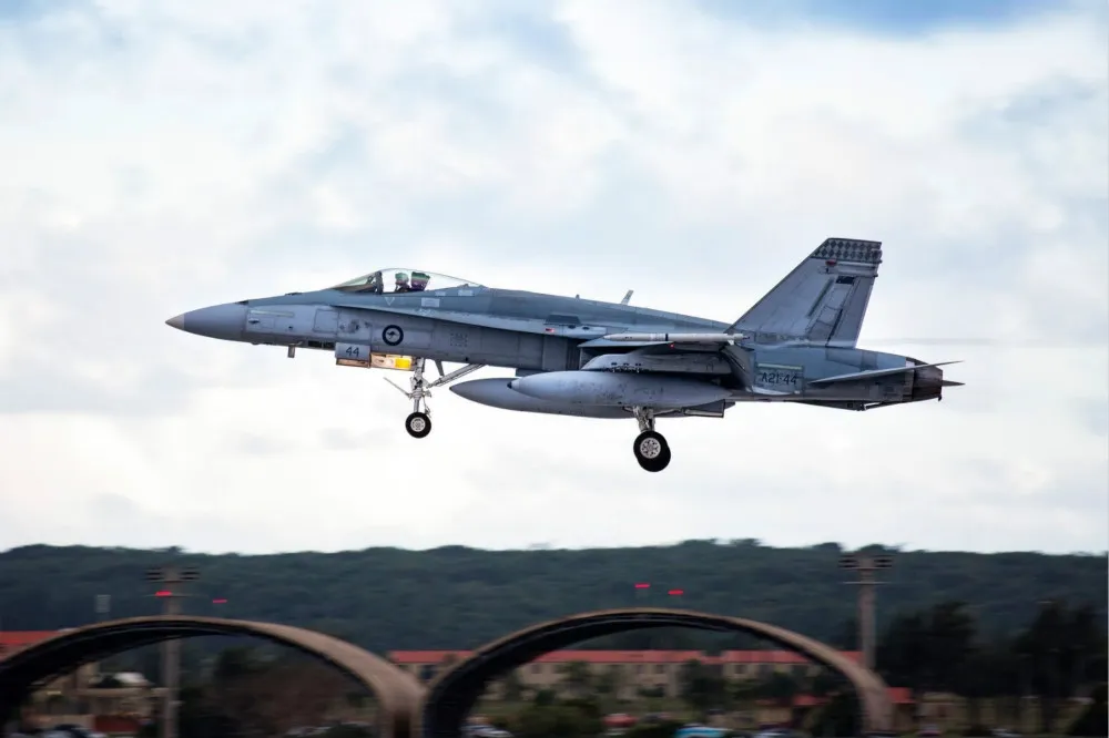 【服役30年後】換裝F-35A之際　澳洲回售46架退役「大黃蜂」戰機予美軍承包商