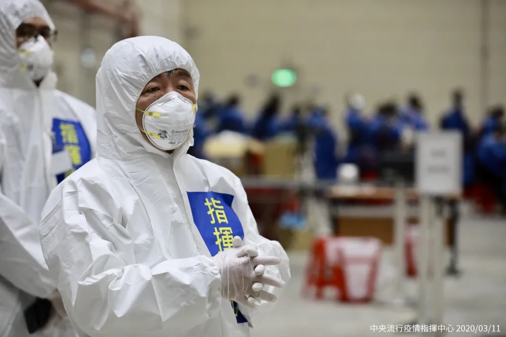 鋼鐵部長「26小時不閤眼行程」　陳時中：大家都辛苦了