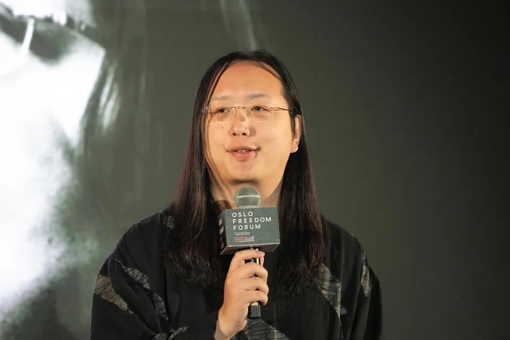 【口罩實名制2.0】確保網路預購不塞車　唐鳳率資訊團隊最後測試