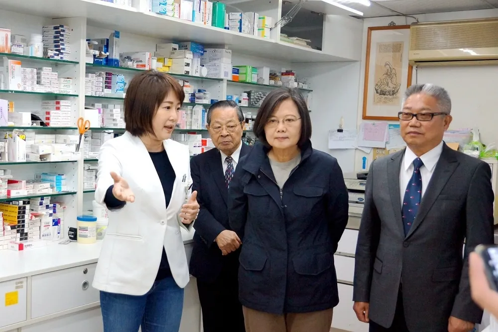 【內幕】一句「挺你」陳時中！　藥師公會挨罵也幫定政府賣口罩