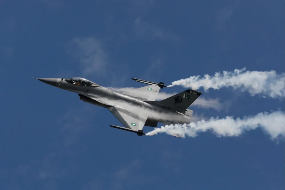 【共和國日預演】巴基斯坦一架F-16戰機墜毀　中校飛行員不幸殉職