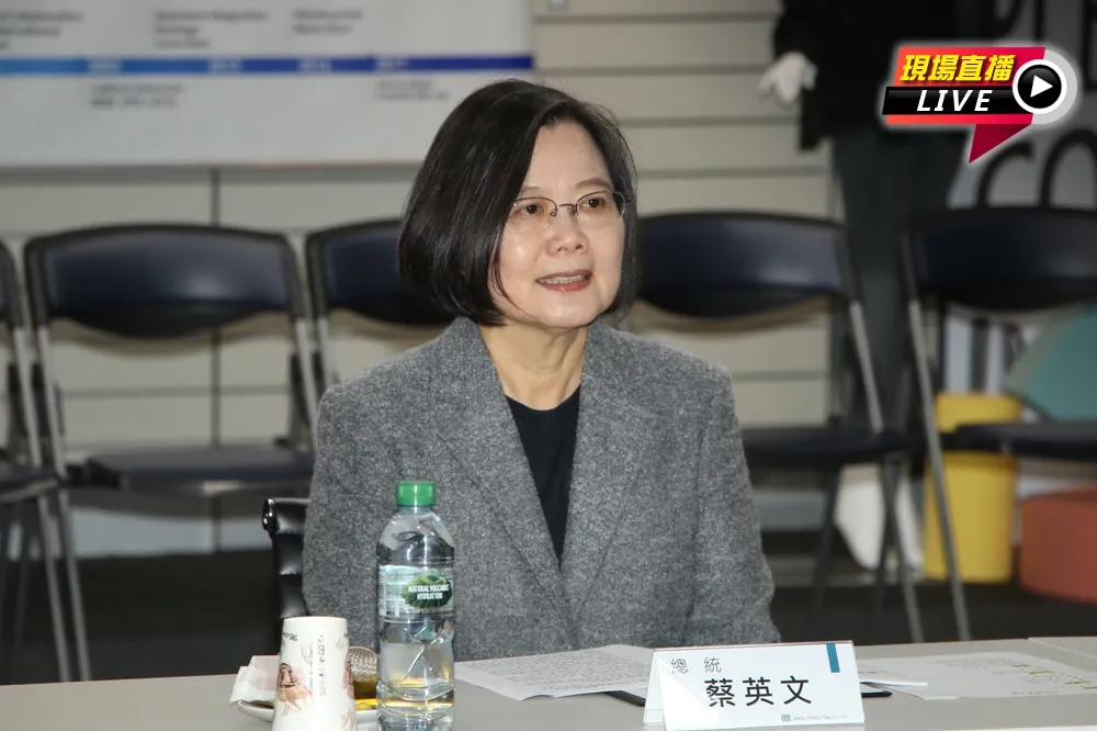 【直播】蔡英文訪視聚陽實業　參訪防護衣生產線進度
