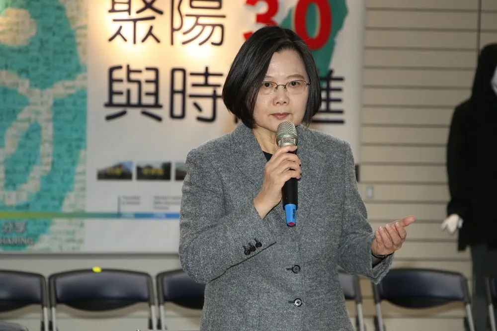 不只口罩國家隊 　國產國造「防護衣」正式上線