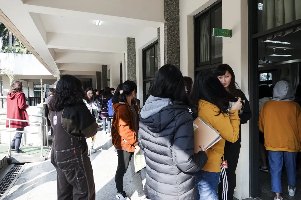【防疫最大】行政院拍板　全台高中以下師生本學期禁止出國