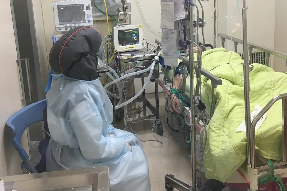 【防疫前線直擊】網友站1小時看到護理師「只休息5秒」　警報響起又繼續忙