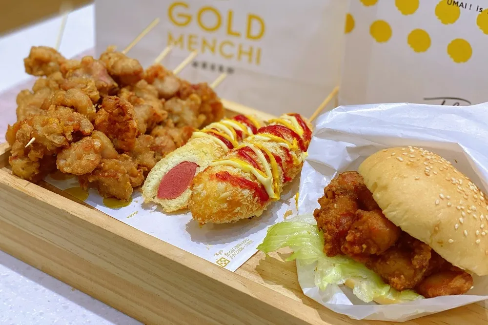不用飛日本也吃得到 ！日本便利商店必買「美式熱狗」、話題輕食「炸雞漢堡」金葉名氣餅上市