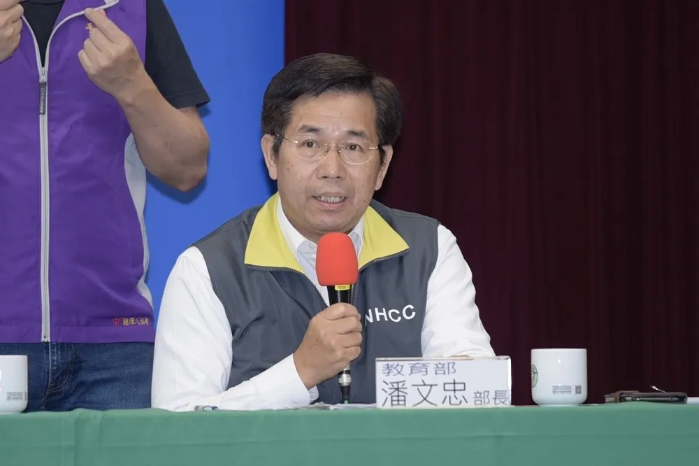 【首宗全校停課至3/27】受疫情影響的高三考生　學測二階段改「書審」