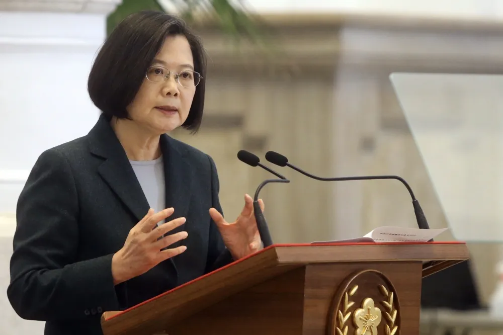 【獨家】潘思亮建議林佳龍直接補貼觀光業薪資　總統拍板加碼紓困