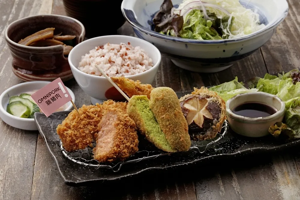 跟上植物肉風潮！勝勢、勝政日式豬排推出「新豬肉豬排蔬食套餐」　再加碼兩款全新海鮮套餐