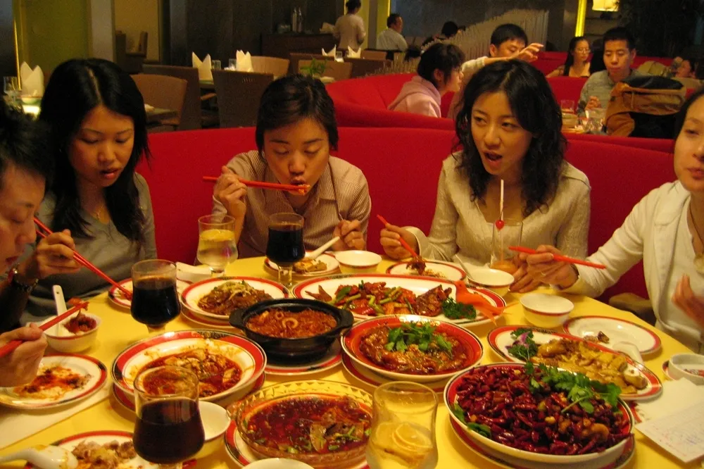 想回宋朝吃大餐千萬別中午去　因為宋朝很多餐廳是不賣午餐的...