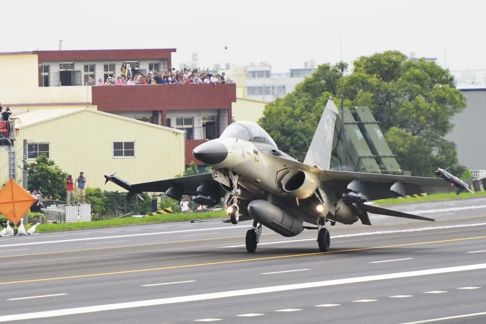 【內幕】反制解放軍機頻擾台　空軍擬為IDF換裝F-16V同級電戰系統