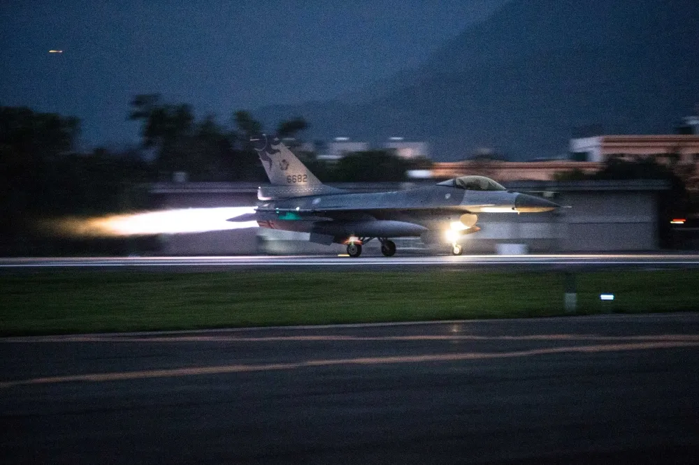 8架F-16戰機升空攔截演習　三軍全島「實兵不實彈」反空襲訓練
