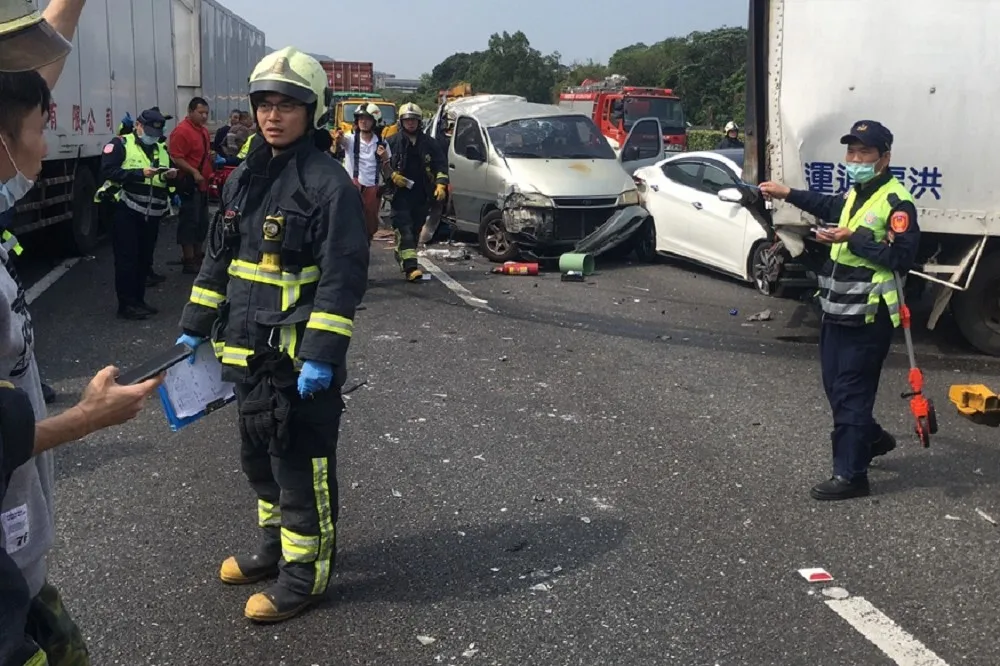 國道3號7車追撞事故「1人無呼吸心跳」　北上車道封閉近1個半小時