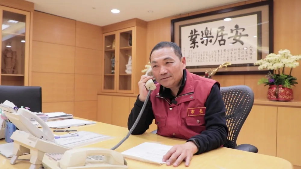 侯友宜「獻聲」錄製關懷電話語音　 呼籲民眾防疫期間「麥擱趴趴造」