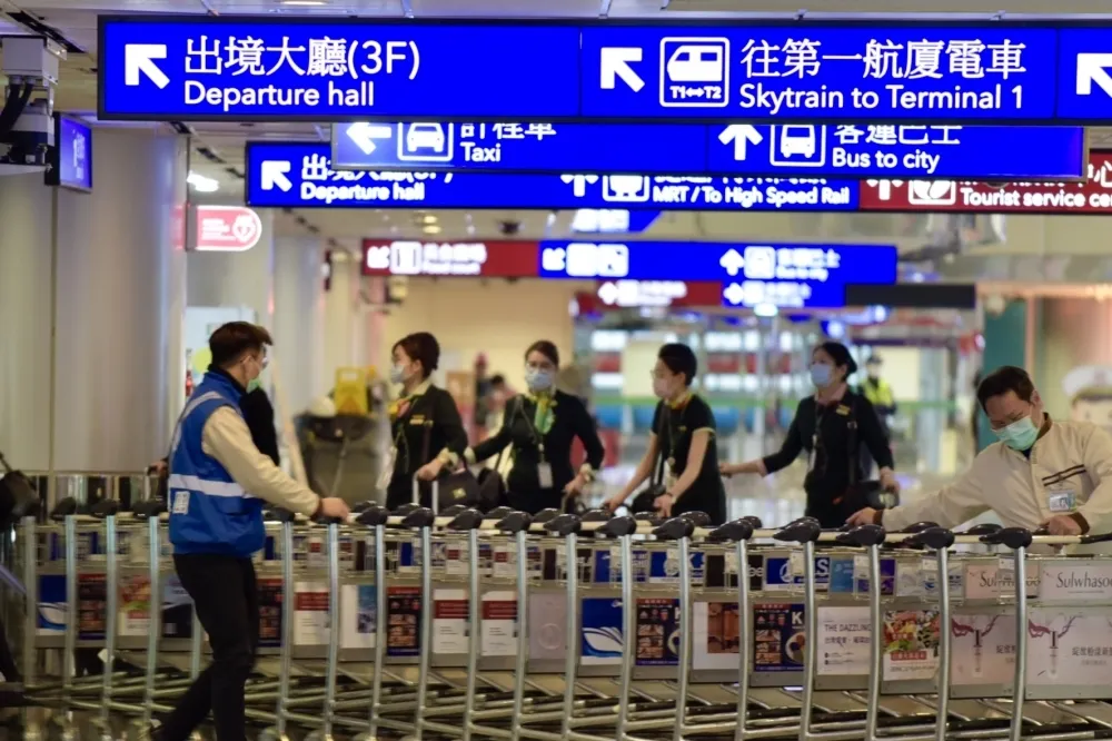 空服員機師居家檢疫竟可上街買菜接小孩　 指揮中心：已請民航局嚴加督導