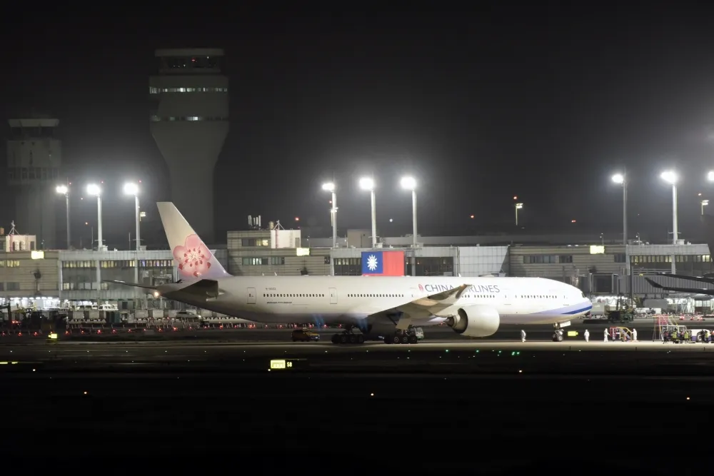 【快訊】華航「類包機」22:20降落桃機　153旅客順利返台