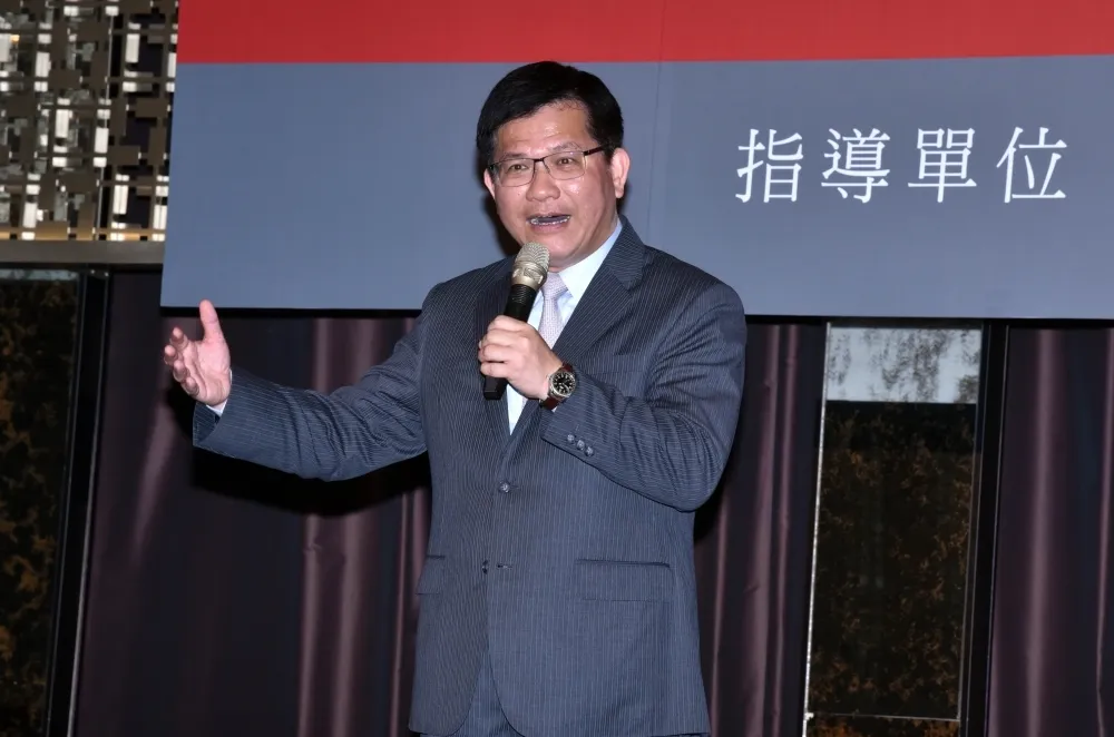 觀光局主秘遭記一大過降職　林佳龍：害5歲兒確診令人心痛