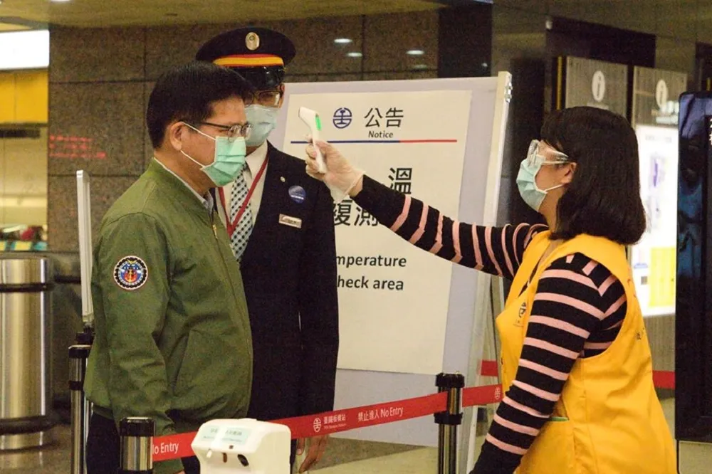 防堵清明連假疫情擴大　林佳龍：4/1日起搭乘大眾運輸「請戴口罩」