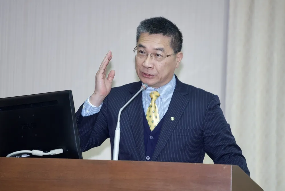 蘇揆院會率14官員盛讚「阿中」　「徐國勇未列席」引遐想