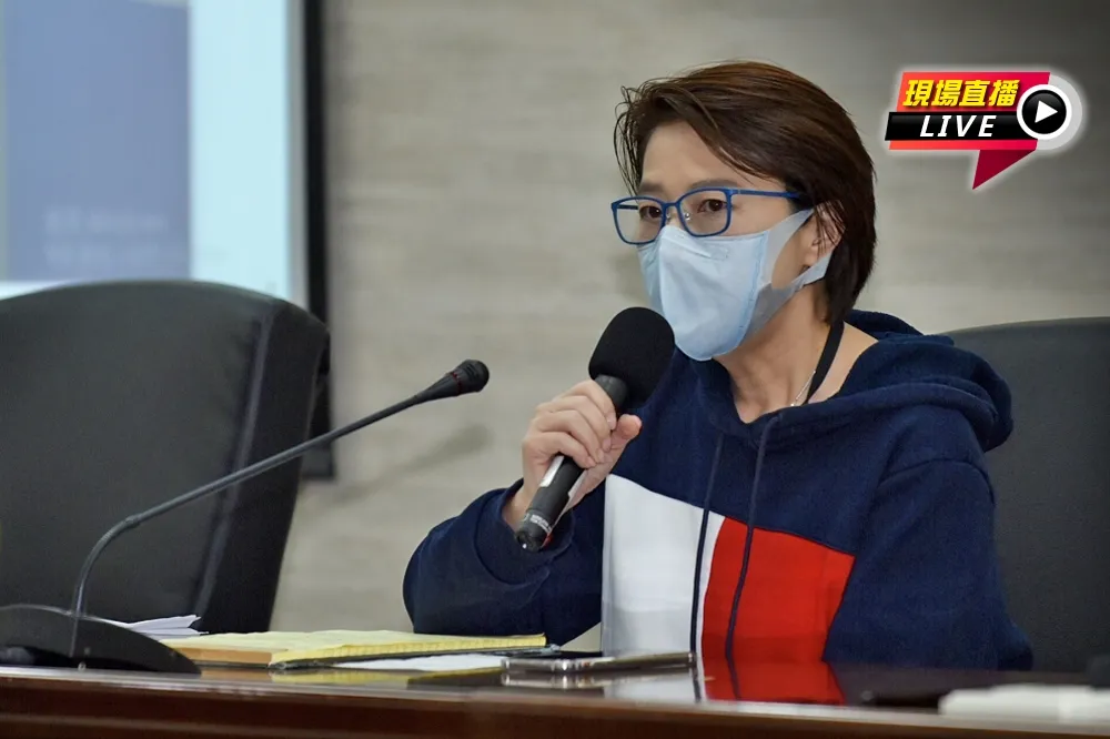 【直播】北捷、搭公車強制戴口罩　黃珊珊：研擬4月9日強制執行
