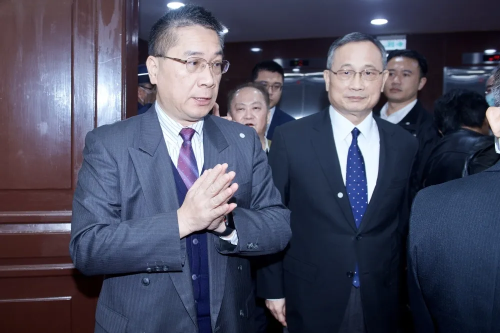 【駁斥王不見王】徐國勇恆春視察遇上陳家欽　徐：他是我的部屬，要見面就見面