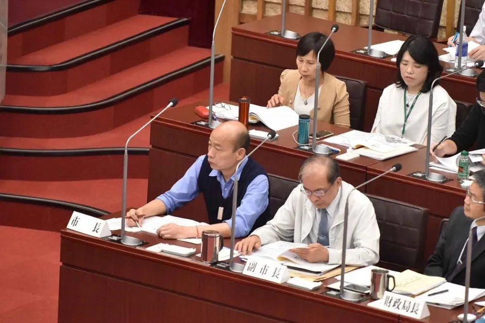 高市議會拍板「疫情趨緩」再開議　市政總質詢恐延至罷韓投票後