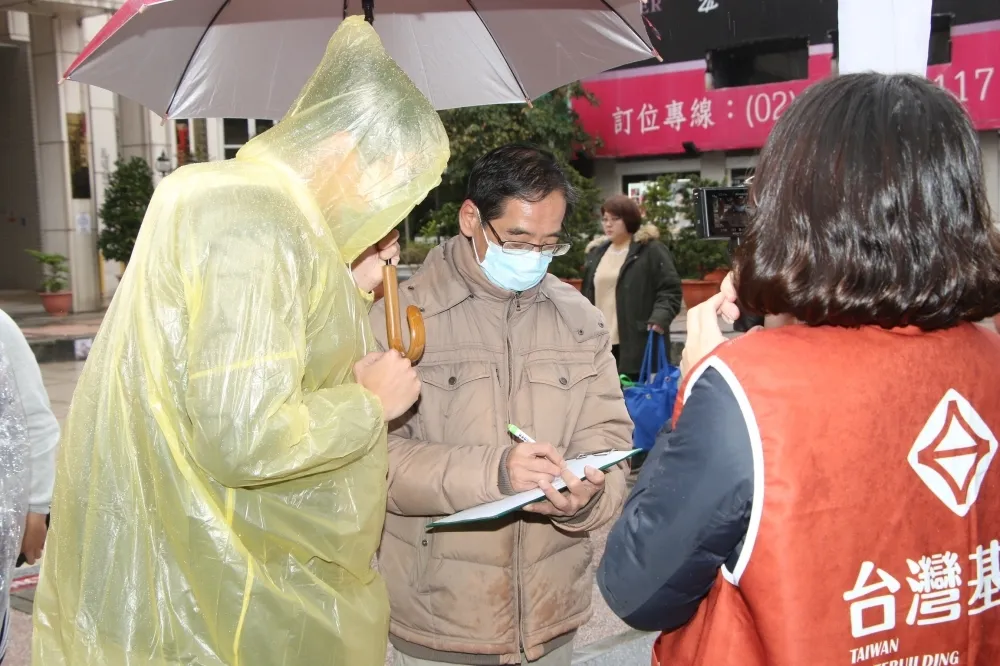 韓國瑜火速聲請停止罷韓投票　遭酸「打麻將輸了就翻桌？」