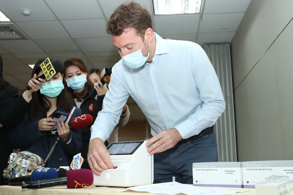 【只要1滴血】12分鐘快篩武肺！　台灣、丹麥合製血清檢測「準度9成」