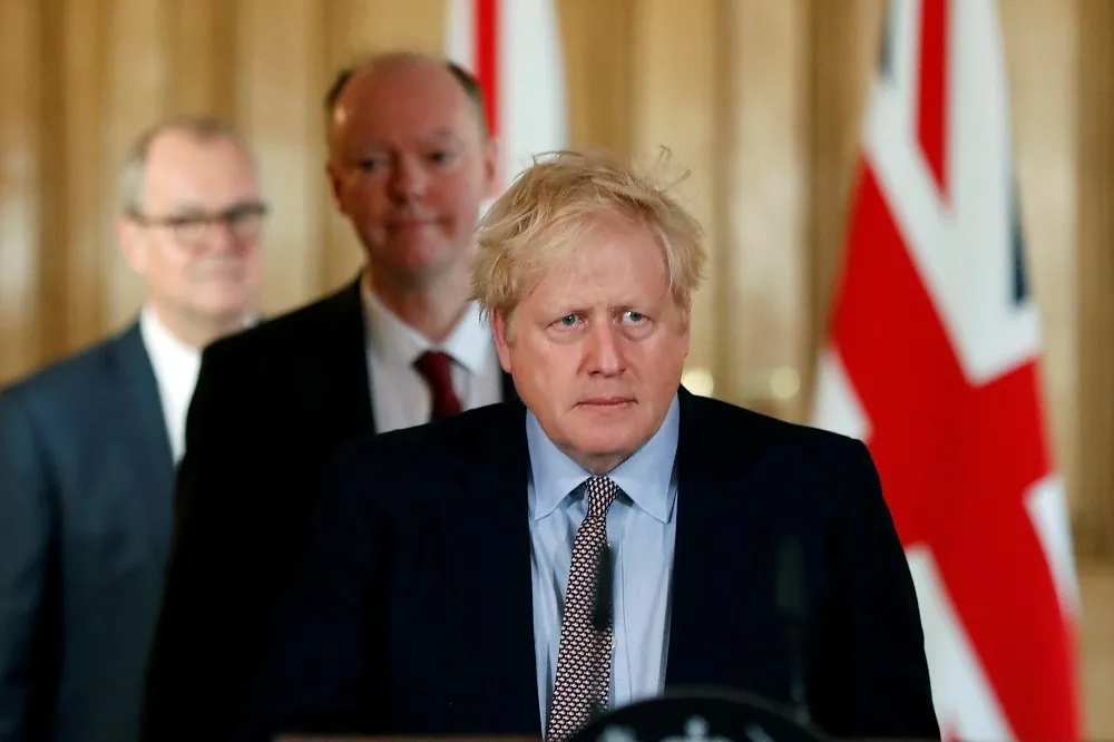【武漢肺炎】英相強森病情好轉　可以從床上坐起來