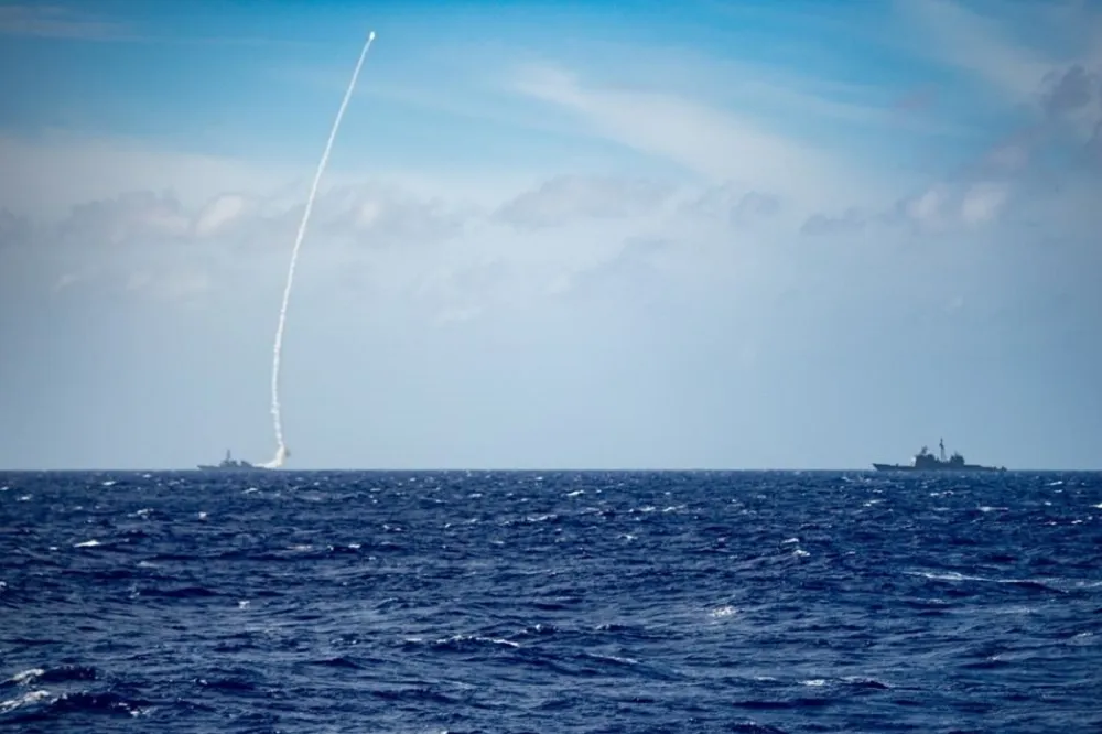 解放軍機上午擾台後　美飛彈驅逐艦10日下午穿越台海