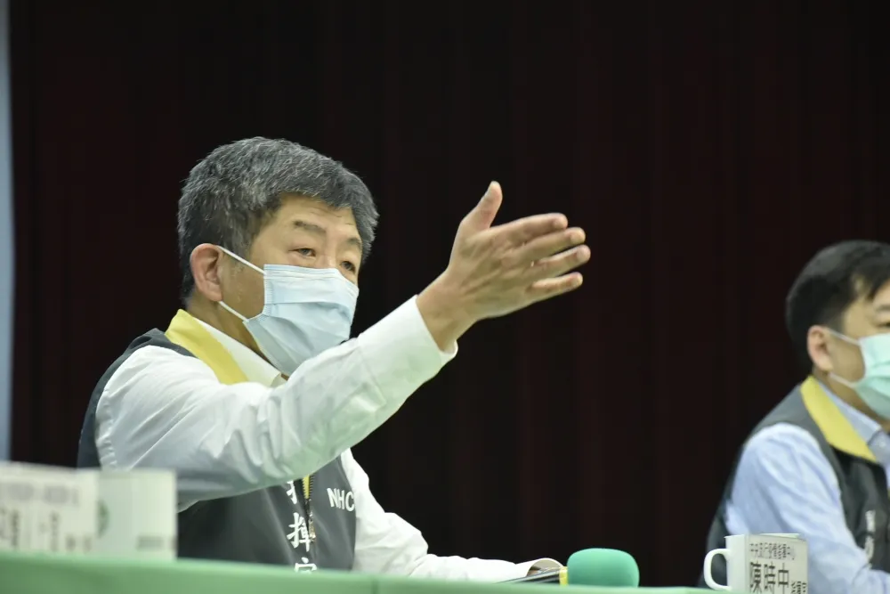 【解隔離7天確診】曾與女室友無口罩談話　20歲男鼻塞過敏驗出陽性