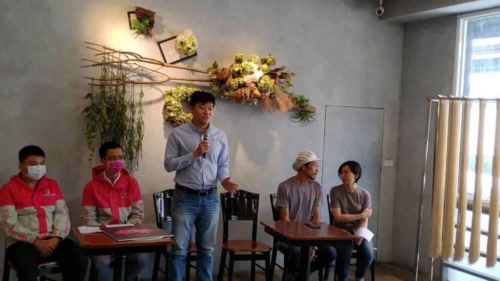 三大品牌漫時光早午餐、美食外送平台foodpanda與長安製麵聯名出擊