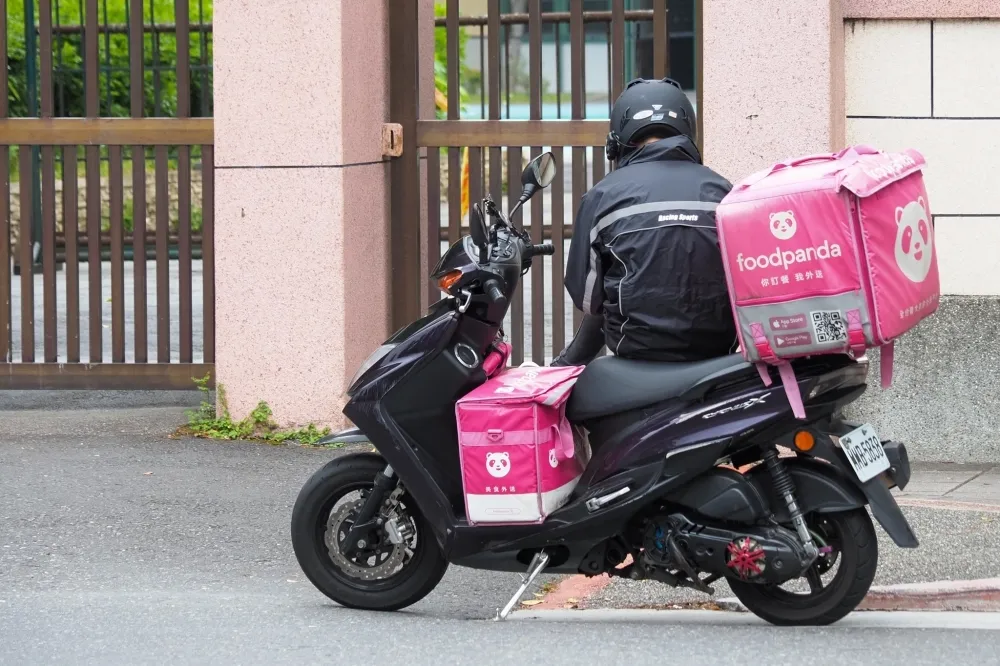 【我不ok它照送】foodpanda逾時送餐惹消費糾紛　自設「霸王條款」撇責遭打臉