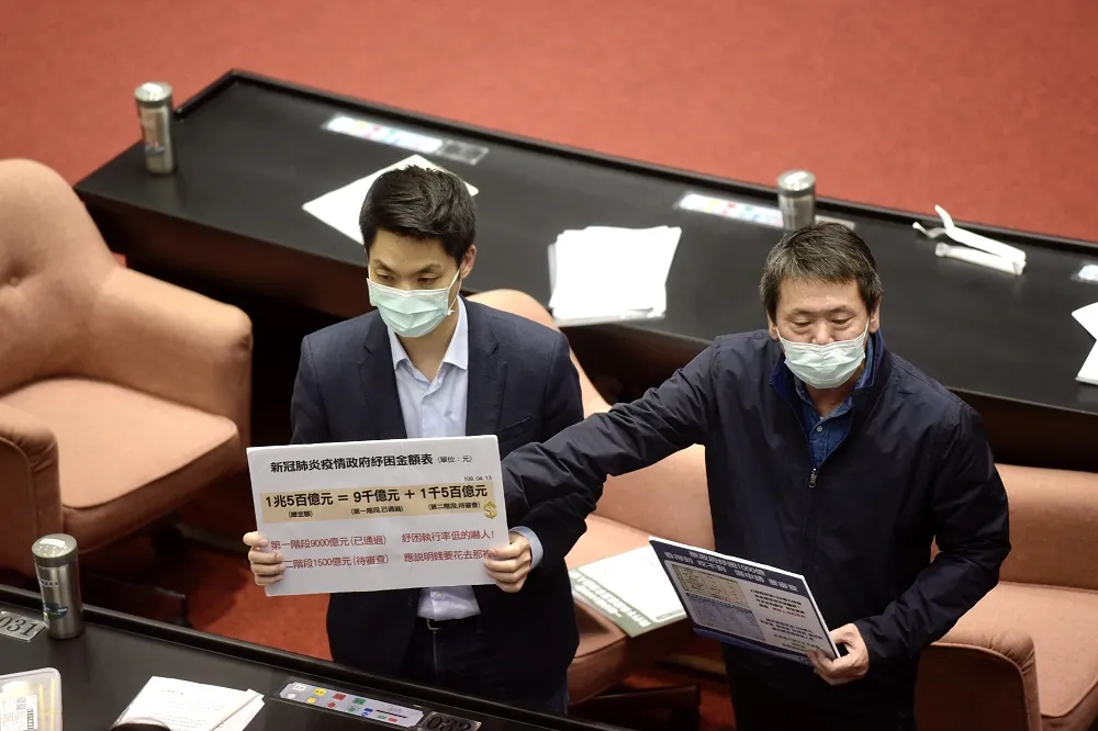 【紓困條例卡關】「發現金」藍綠雙方各說各話　14日協商無功而返
