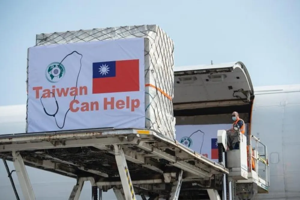 【華航改名】蔡正元建議正名「西拉雅航空」　沈富雄：有本事就把國旗放回去