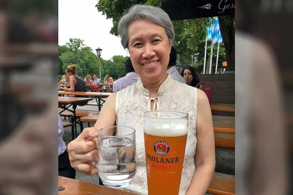 【夫人意有所指？】何晶發文謝台灣　竟分享「酸蔡政府」影片