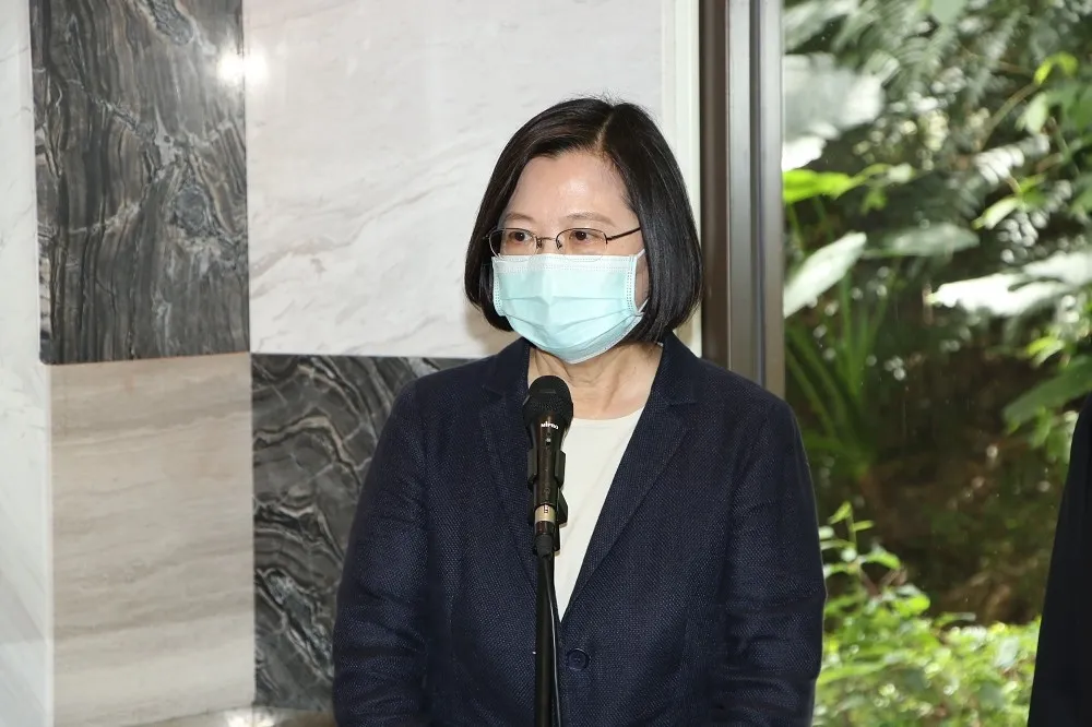 「紓困」發現金、「振興」酷碰券　蔡英文：國民黨的人搞混了