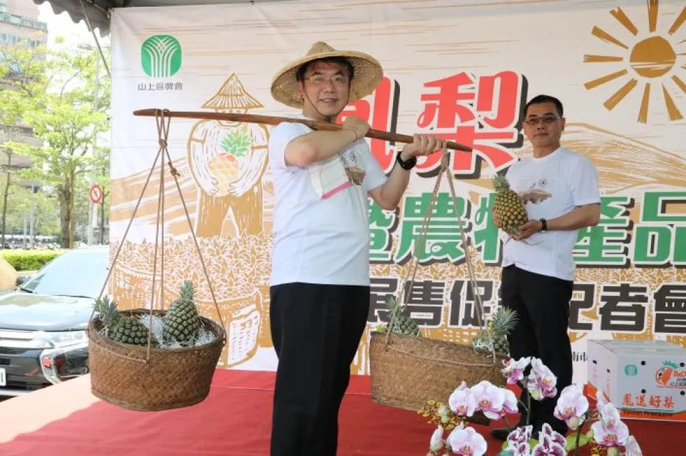史上最會賣鳳梨的市長  黃偉哲半小時賣3700箱