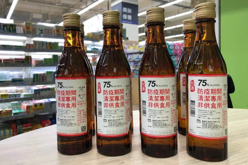 愛買 4/18 再度開賣「台酒防疫酒精」！醫護人員憑證整箱「乳清蛋白飲」只要 150 元