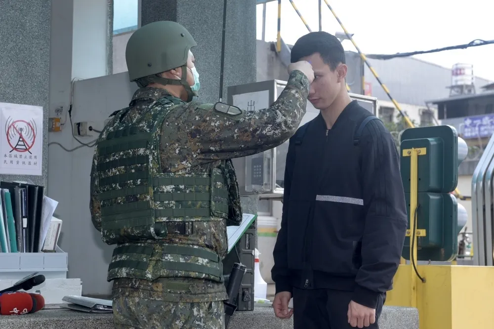 【活動史曝光】敦睦艦隊爆染疫　國防部：即起全軍全天配戴口罩