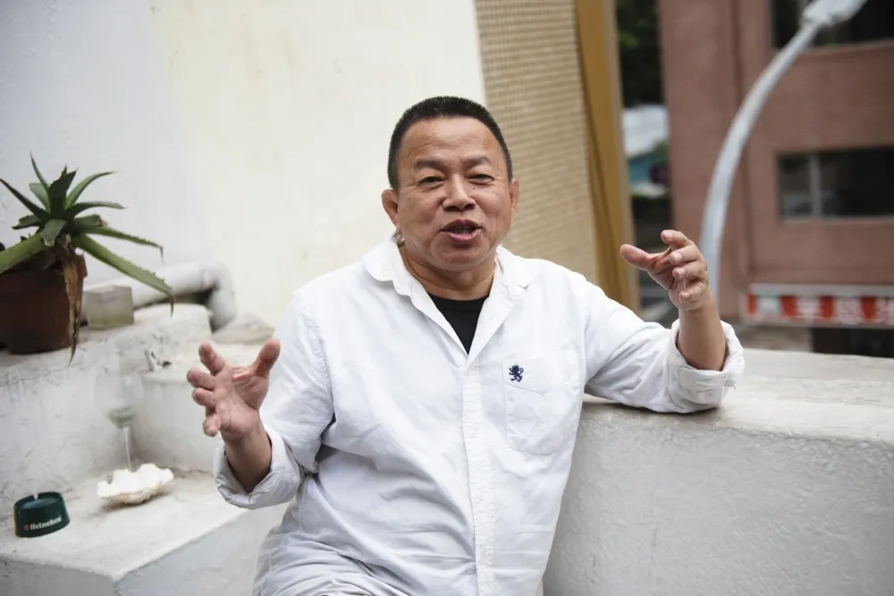 【上報人物】窮日子也要很有錢地過…　「藝廊堂主」劉慶堂的3米半交友圈（上）