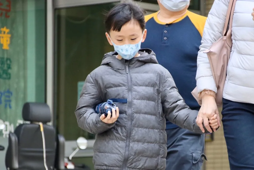 【滯銷變夯品】家長哀嘸兒童口罩　南部爆有可疑集團藥局「掃貨」