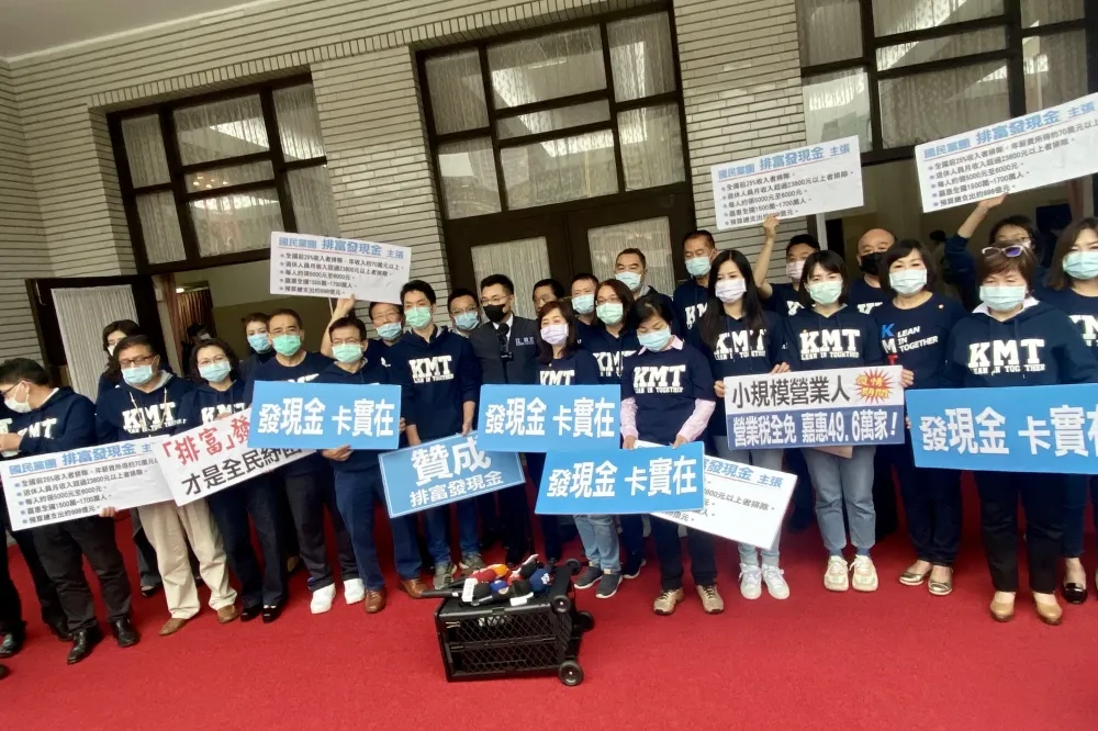 【2100億救生計】立院三讀紓困條例追加預算　藍營「發現金」遭否決