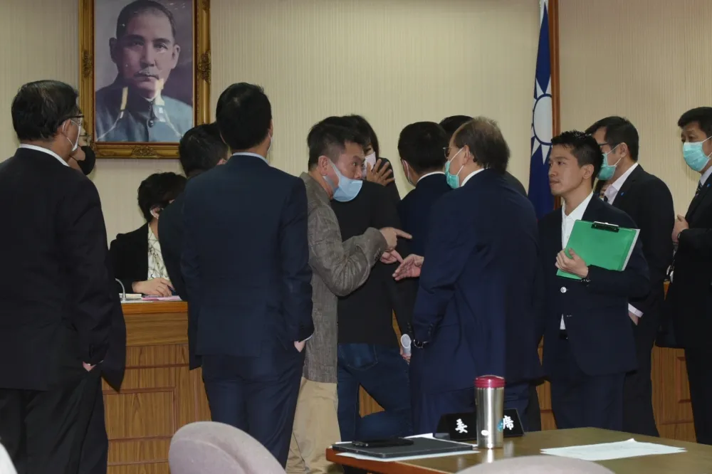 【磐石艦專案報告】安排視訊艦長、支隊長、醫官　綠委杯葛「擔心被獵巫」