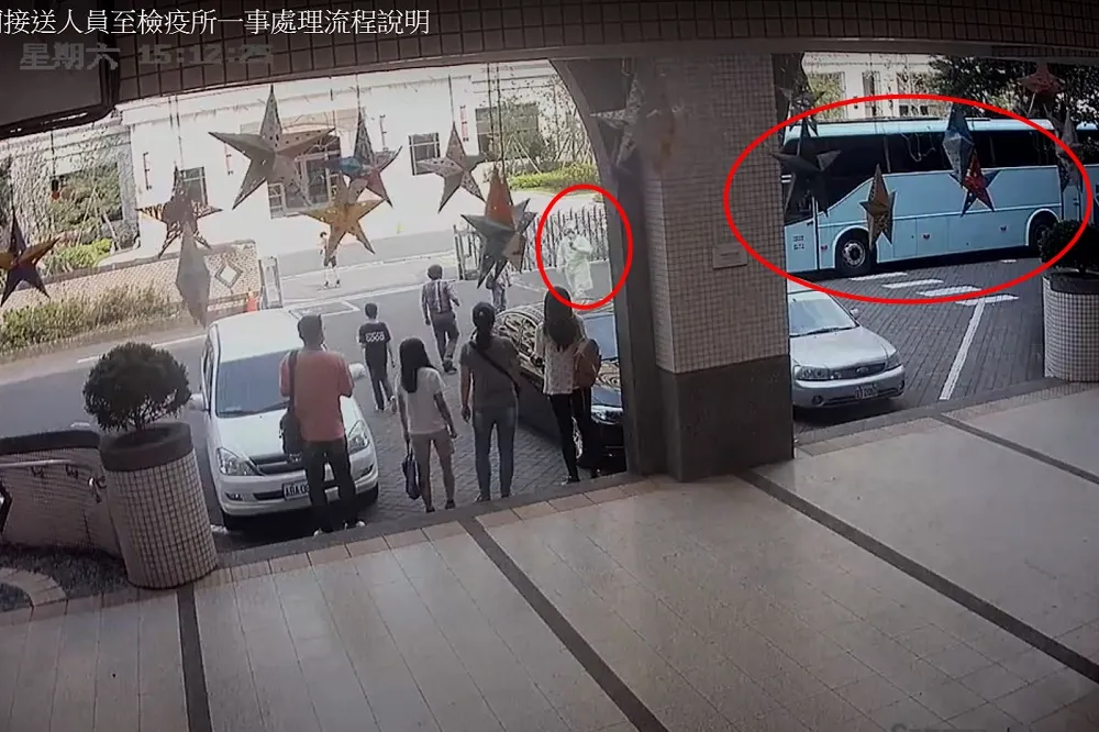 【有片】宜蘭國中遭軍車、防護兵闖入　艦隊召回地點惹議　