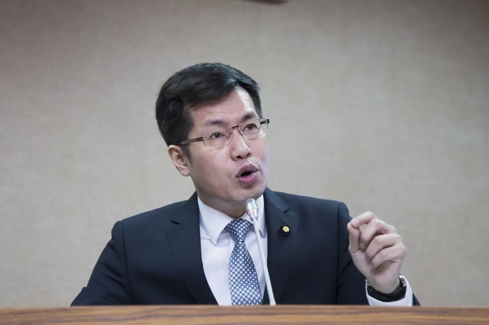 「檢疫700人只給1小時」　羅致政轟軍中形式文化：怎全怪聯檢小組小官