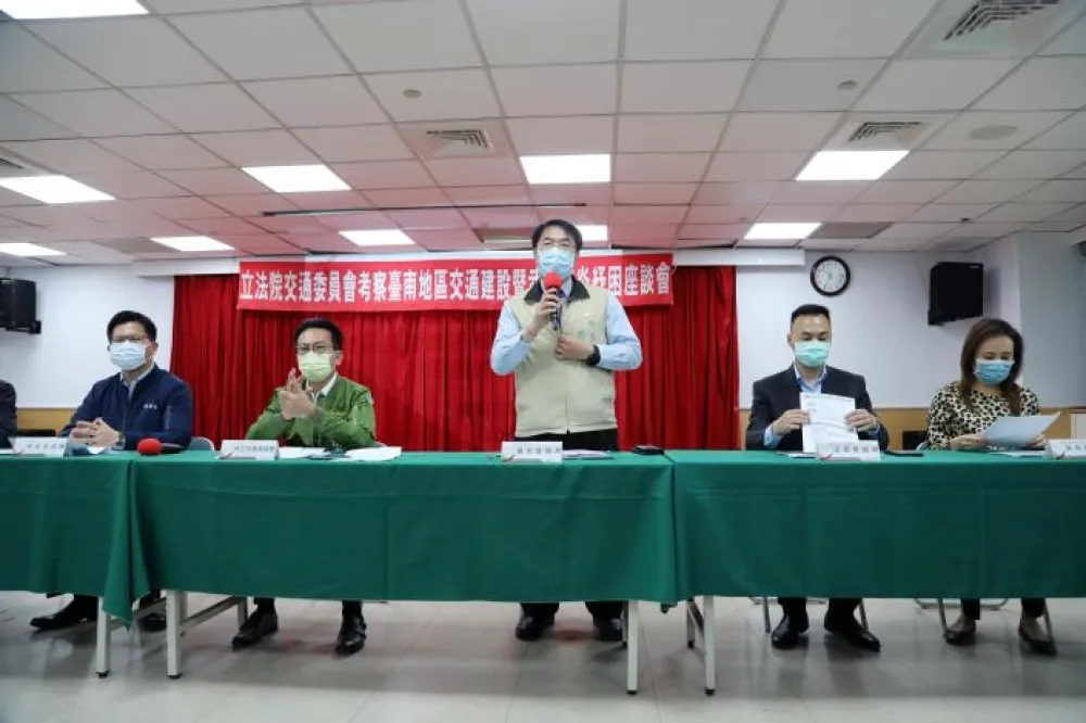 黃偉哲廣邀業者交流紓困計畫  林佳龍親自坐鎮觀光座談會