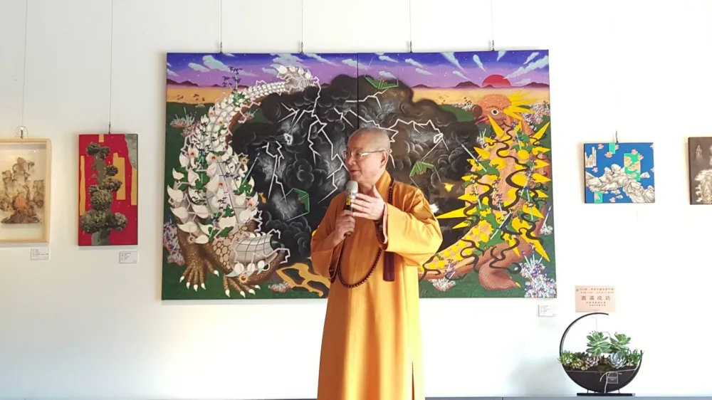 2020 第一季青年藝術創作展，淨耀法師參觀 勉勵青年藝術家