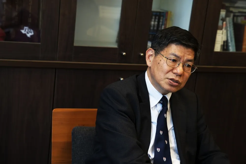 【專訪片】台大公衛學院院長：新冠肺炎要到2024年才會結束